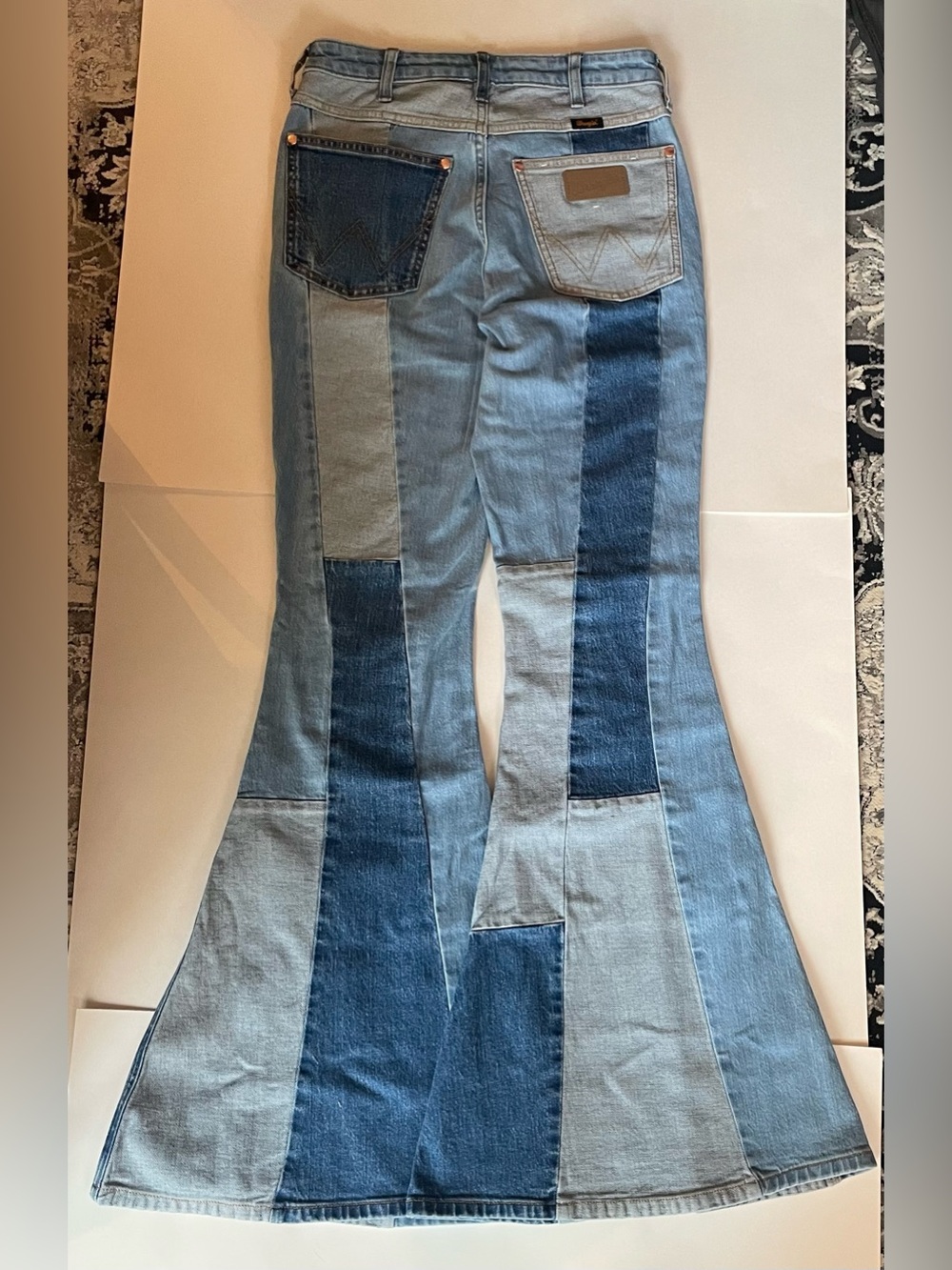 Lainey Wilson NWOT Never Worn Wrangler Patchwork Cotton Denim Blue Jeans - Picture 4 of 9